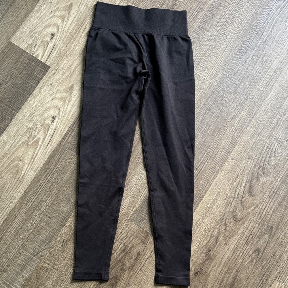 Black High-Waisted Leggings with Matte Finish